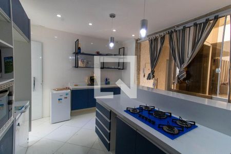 Casa à venda com 600m², 7 quartos e 4 vagas Casa à venda com 600m², 7 quartos e 4 vagasCozinha