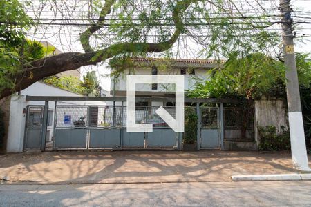 Casa à venda com 400m², 6 quartos e 3 vagas Casa à venda com 400m², 6 quartos e 3 vagasFachada