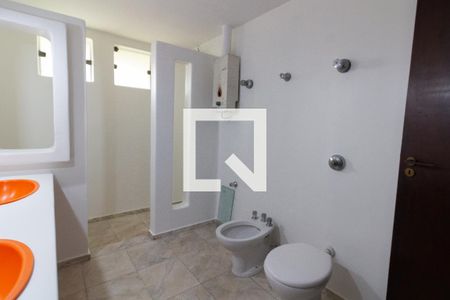 Casa à venda com 400m², 6 quartos e 3 vagas Casa à venda com 400m², 6 quartos e 3 vagasBanheiro