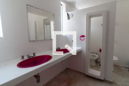 Casa à venda com 400m², 6 quartos e 3 vagas Casa à venda com 400m², 6 quartos e 3 vagasBanheiro