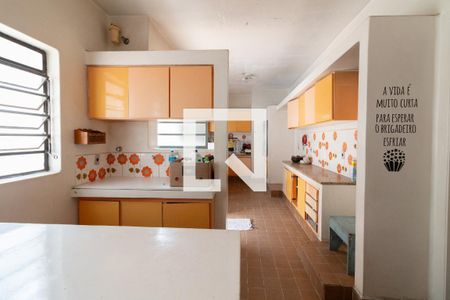 Casa à venda com 400m², 6 quartos e 3 vagas Casa à venda com 400m², 6 quartos e 3 vagasCozinha