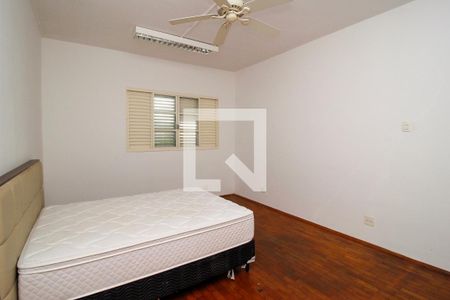 Casa à venda com 277m², 4 quartos e 4 vagasSuíte