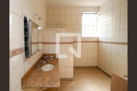 Casa à venda com 277m², 4 quartos e 4 vagasBanheiro