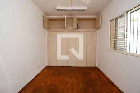 Casa à venda com 277m², 4 quartos e 4 vagasQuarto 2