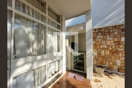 Casa à venda com 256m², 3 quartos e 2 vagasSacada