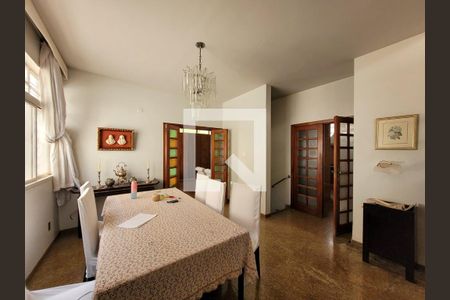 Casa à venda com 256m², 3 quartos e 2 vagasSala