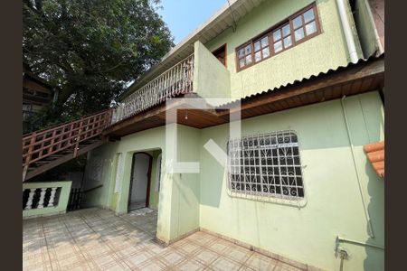 Casa à venda com 370m², 5 quartos e 4 vagas Casa à venda com 370m², 5 quartos e 4 vagasVaranda