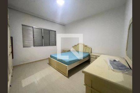 Casa à venda com 370m², 5 quartos e 4 vagas Casa à venda com 370m², 5 quartos e 4 vagasQuarto 6