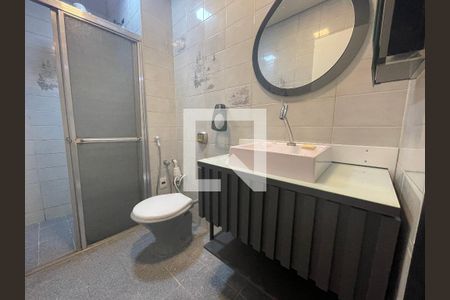 Casa à venda com 370m², 5 quartos e 4 vagas Casa à venda com 370m², 5 quartos e 4 vagasBanheiro 1