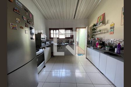 Casa à venda com 370m², 5 quartos e 4 vagas Casa à venda com 370m², 5 quartos e 4 vagasCozinha 2