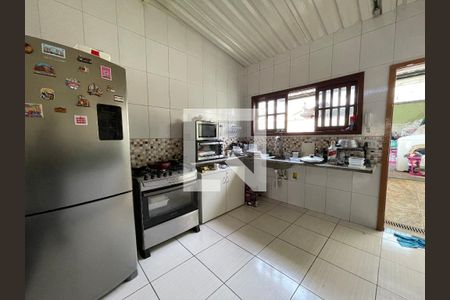 Casa à venda com 370m², 5 quartos e 4 vagas Casa à venda com 370m², 5 quartos e 4 vagasCozinha 2