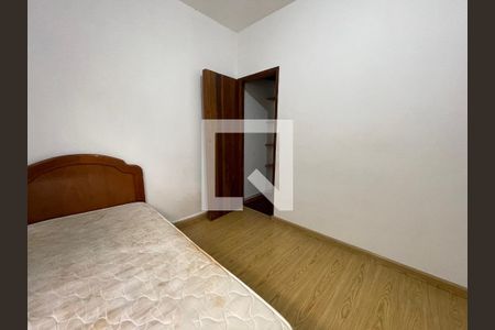 Casa à venda com 370m², 5 quartos e 4 vagas Casa à venda com 370m², 5 quartos e 4 vagasQuarto 1