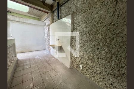 Casa à venda com 370m², 5 quartos e 4 vagas Casa à venda com 370m², 5 quartos e 4 vagasÁrea de Serviço 2