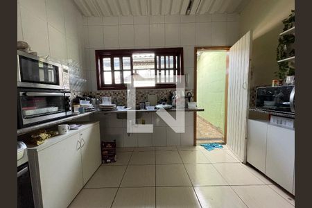 Casa à venda com 370m², 5 quartos e 4 vagas Casa à venda com 370m², 5 quartos e 4 vagasCozinha 2