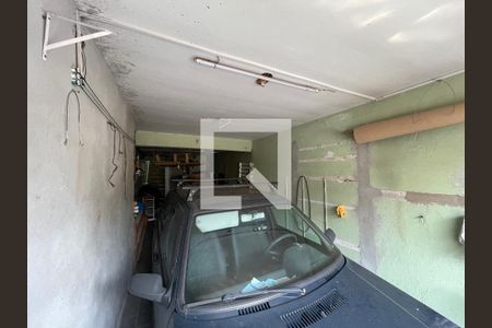 Casa à venda com 370m², 5 quartos e 4 vagas Casa à venda com 370m², 5 quartos e 4 vagasGaragem