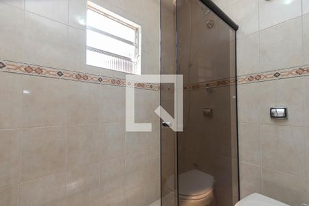 Casa à venda com 169m², 3 quartos e 2 vagas Casa à venda com 169m², 3 quartos e 2 vagasEdícula - Banheiro