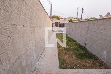 Casa à venda com 70m², 2 quartos e 2 vagas Casa à venda com 70m², 2 quartos e 2 vagasQuintal / entrada