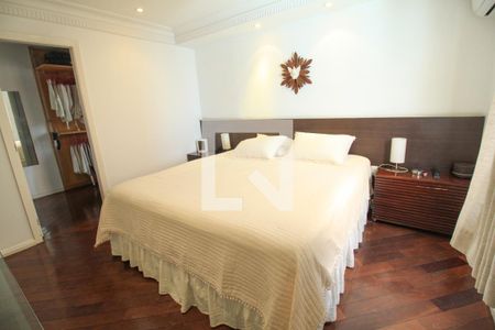 Apartamento à venda com 220m², 4 quartos e 4 vagas Apartamento à venda com 220m², 4 quartos e 4 vagasSuíte