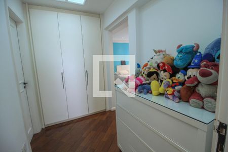 Apartamento à venda com 220m², 4 quartos e 4 vagas Apartamento à venda com 220m², 4 quartos e 4 vagasCloset/Suíte 2