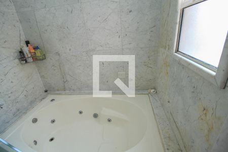 Apartamento à venda com 220m², 4 quartos e 4 vagas Apartamento à venda com 220m², 4 quartos e 4 vagasBanheiro/Suíte