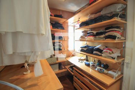Apartamento à venda com 220m², 4 quartos e 4 vagas Apartamento à venda com 220m², 4 quartos e 4 vagasCloset/Suíte
