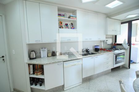 Apartamento à venda com 220m², 4 quartos e 4 vagas Apartamento à venda com 220m², 4 quartos e 4 vagasCozinha