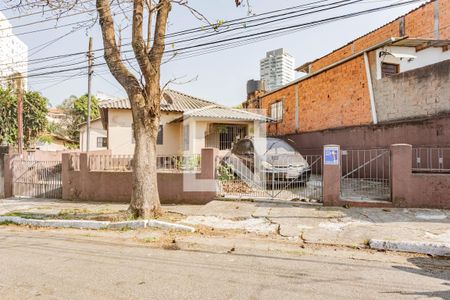 Casa à venda com 320m², 4 quartos e 4 vagas Casa à venda com 320m², 4 quartos e 4 vagasFachada