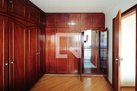 Casa à venda com 170m², 3 quartos e 3 vagas Casa à venda com 170m², 3 quartos e 3 vagasQuarto 2