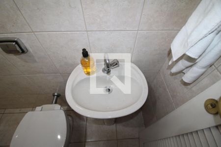 Casa à venda com 130m², 3 quartos e 1 vagaÁrea de Serviço - Banheiro