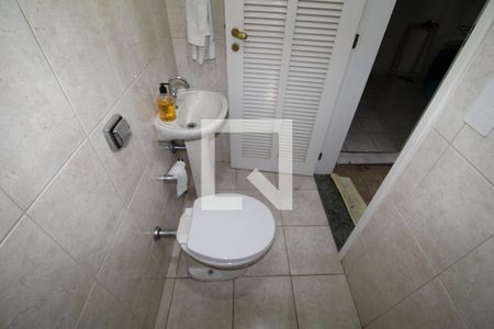 Casa à venda com 130m², 3 quartos e 1 vagaÁrea de Serviço - Banheiro