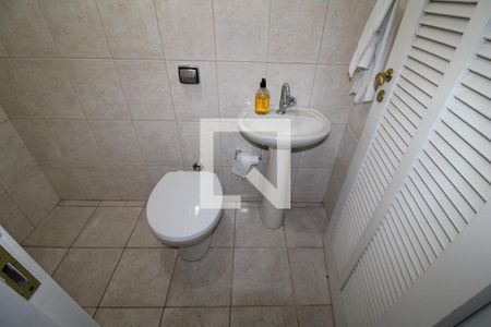 Casa à venda com 130m², 3 quartos e 1 vagaÁrea de Serviço - Banheiro