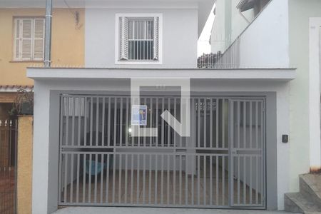 Casa à venda com 130m², 3 quartos e 1 vaga Casa à venda com 130m², 3 quartos e 1 vagaFachada