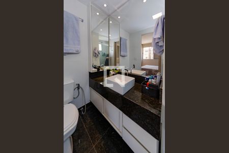 Apartamento à venda com 234m², 4 quartos e 3 vagas Apartamento à venda com 234m², 4 quartos e 3 vagasBanheiro suíte