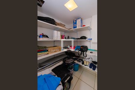 Apartamento à venda com 234m², 4 quartos e 3 vagas Apartamento à venda com 234m², 4 quartos e 3 vagasDispensa