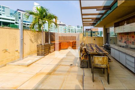 Apartamento à venda com 234m², 4 quartos e 3 vagas Apartamento à venda com 234m², 4 quartos e 3 vagasÁrea externa