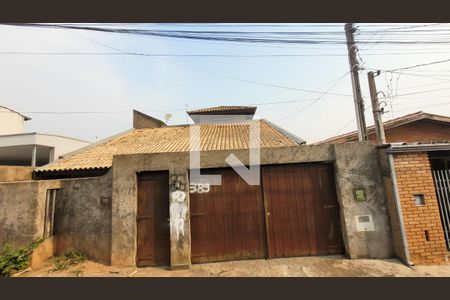 Casa à venda com 230m², 3 quartos e 4 vagas Casa à venda com 230m², 3 quartos e 4 vagasFachada