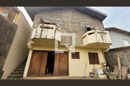 Casa à venda com 230m², 3 quartos e 4 vagas Casa à venda com 230m², 3 quartos e 4 vagasQuintal