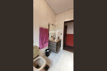 Casa à venda com 230m², 3 quartos e 4 vagas Casa à venda com 230m², 3 quartos e 4 vagasBanheiro Social