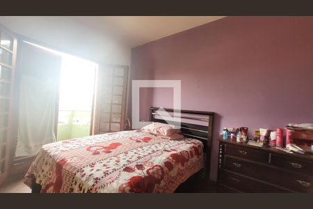 Casa à venda com 230m², 3 quartos e 4 vagas Casa à venda com 230m², 3 quartos e 4 vagasSuite