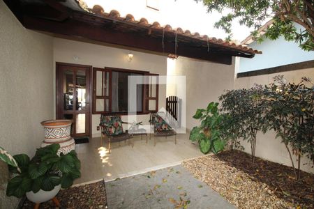 Casa de condomínio à venda com 262m², 3 quartos e 1 vagaÁrea Externa Frente