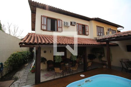 Casa de condomínio à venda com 262m², 3 quartos e 1 vagaFachada Fundos