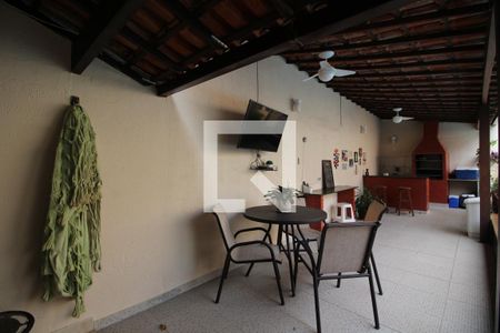 Casa de condomínio à venda com 262m², 3 quartos e 1 vagaÁrea Externa Fundos