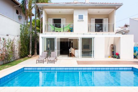 Casa de condomínio à venda com 384m², 4 quartos e 4 vagas Casa de condomínio à venda com 384m², 4 quartos e 4 vagasÁREA EXTERNA FUNDOS