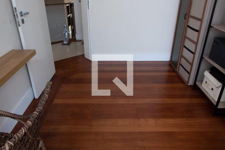 Casa de condomínio à venda com 384m², 4 quartos e 4 vagas Casa de condomínio à venda com 384m², 4 quartos e 4 vagasESCRITÓRIO