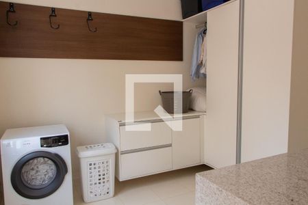 Casa de condomínio à venda com 384m², 4 quartos e 4 vagas Casa de condomínio à venda com 384m², 4 quartos e 4 vagasÁREA DE SERVIÇO