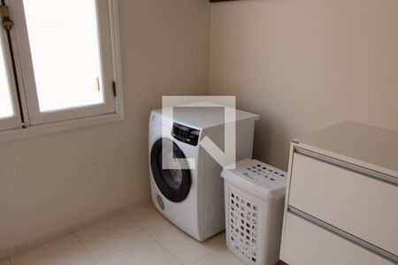 Casa de condomínio à venda com 384m², 4 quartos e 4 vagas Casa de condomínio à venda com 384m², 4 quartos e 4 vagasÁREA DE SERVIÇO