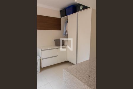 Casa de condomínio à venda com 384m², 4 quartos e 4 vagas Casa de condomínio à venda com 384m², 4 quartos e 4 vagasÁREA DE SERVIÇO