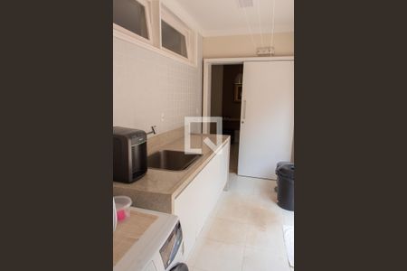 Casa de condomínio à venda com 384m², 4 quartos e 4 vagas Casa de condomínio à venda com 384m², 4 quartos e 4 vagasÁREA DE SERVIÇO