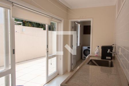 Casa de condomínio à venda com 384m², 4 quartos e 4 vagas Casa de condomínio à venda com 384m², 4 quartos e 4 vagasÁREA DE SERVIÇO