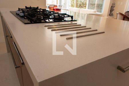 Casa de condomínio à venda com 384m², 4 quartos e 4 vagas Casa de condomínio à venda com 384m², 4 quartos e 4 vagasCOZINHA